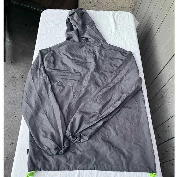 Beautiful Grey Lightweight Hooded Windbreaker Jacket Neon Lime Zipper Drawstring - Picture 3 of 3